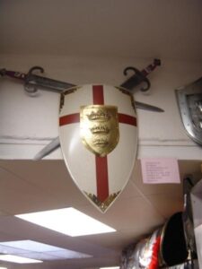 escudo metalico medieval