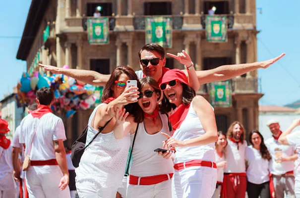 San Fermines grupo cuadrilla - San Fermines en grupo: cómo coordinar el look de tu cuadrilla